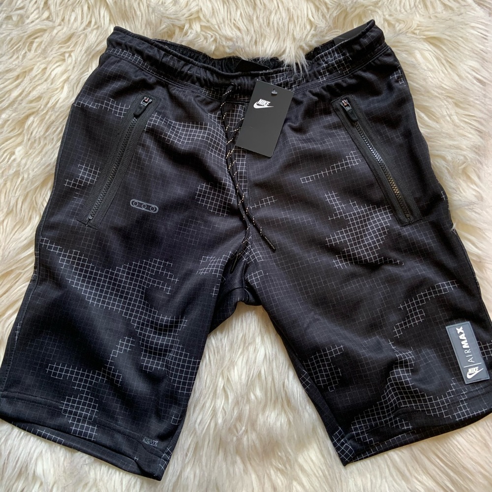 NWT Nike Air Max Men’s Shorts w/ Pockets
